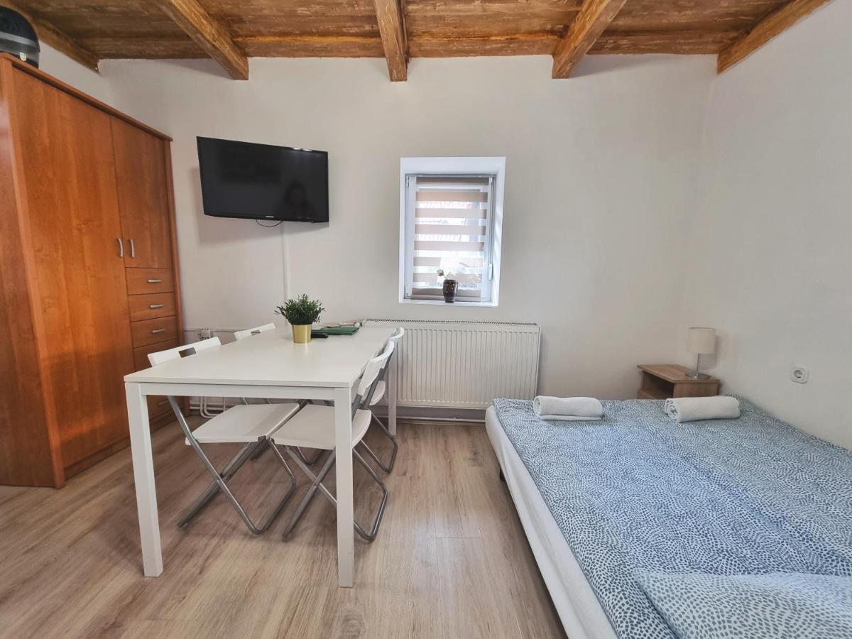 Gyongy Apartmanhazak Lejlighed Gyöngyös Eksteriør billede