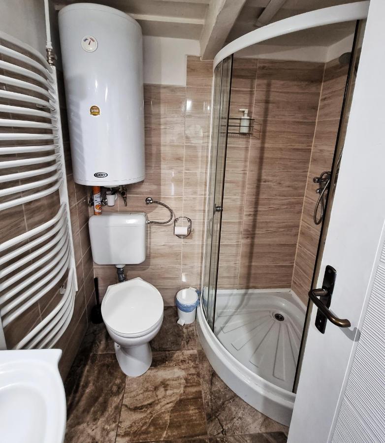 Gyongy Apartmanhazak Lejlighed Gyöngyös Eksteriør billede